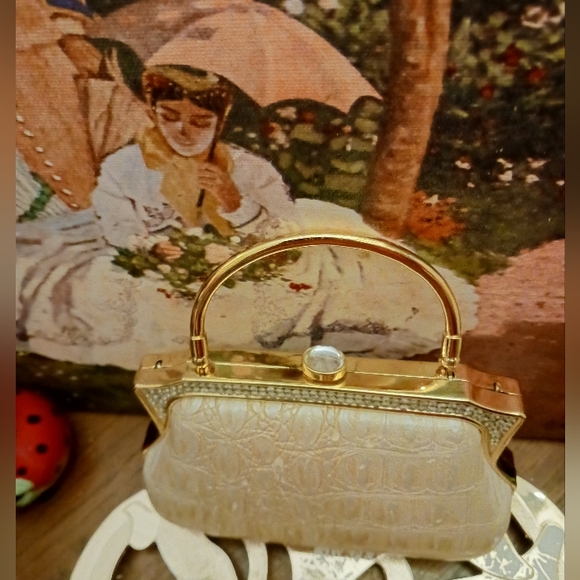 🐊Vicenza Clutch Embossed 👝 👛 Rhinestone Metallic,Elegant Purse.🎁 💝 - Picture 10 of 13